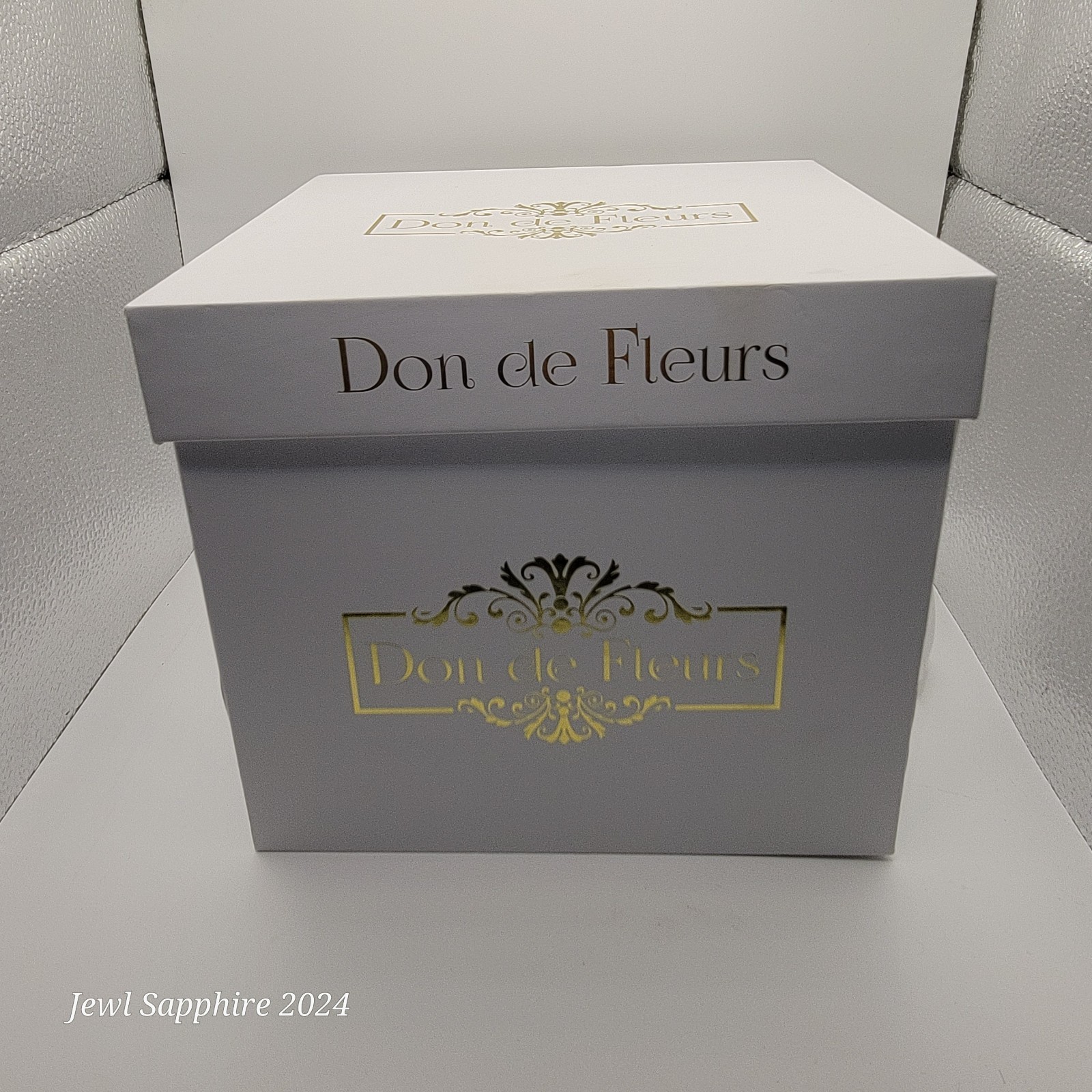 Don de Fleurs Handmade preserved real roses 16 count in box Pink and white