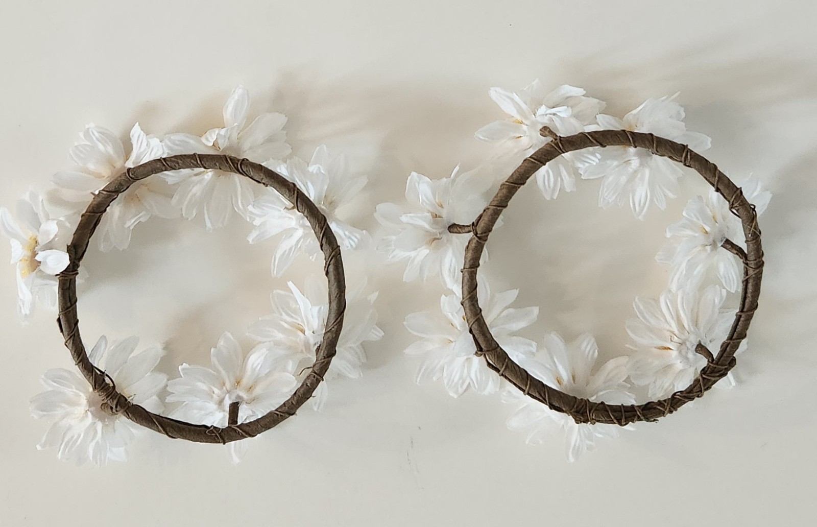 Set Of 2 DAISY CANDLE RINGS – Floral Wreath 4″