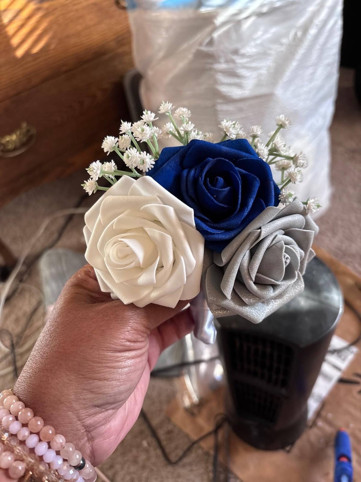 Artificial Flowers 25PCS White & Silver Gray & Royal Blue Real Looking Foam R…