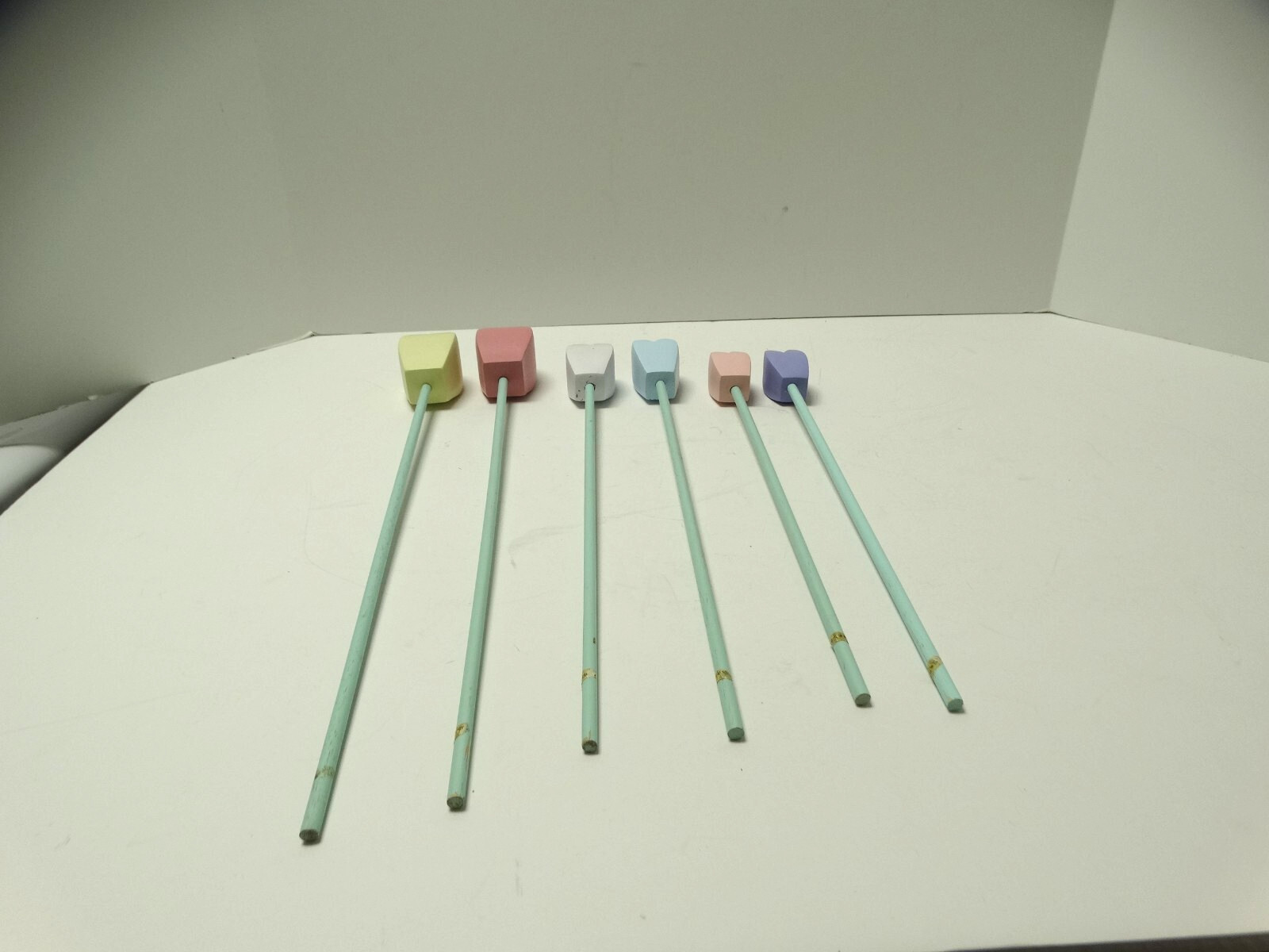 (6) Wooden Painted Colorful Tulips w (3) Leaves Countrycore Vintage Taiwan S M L