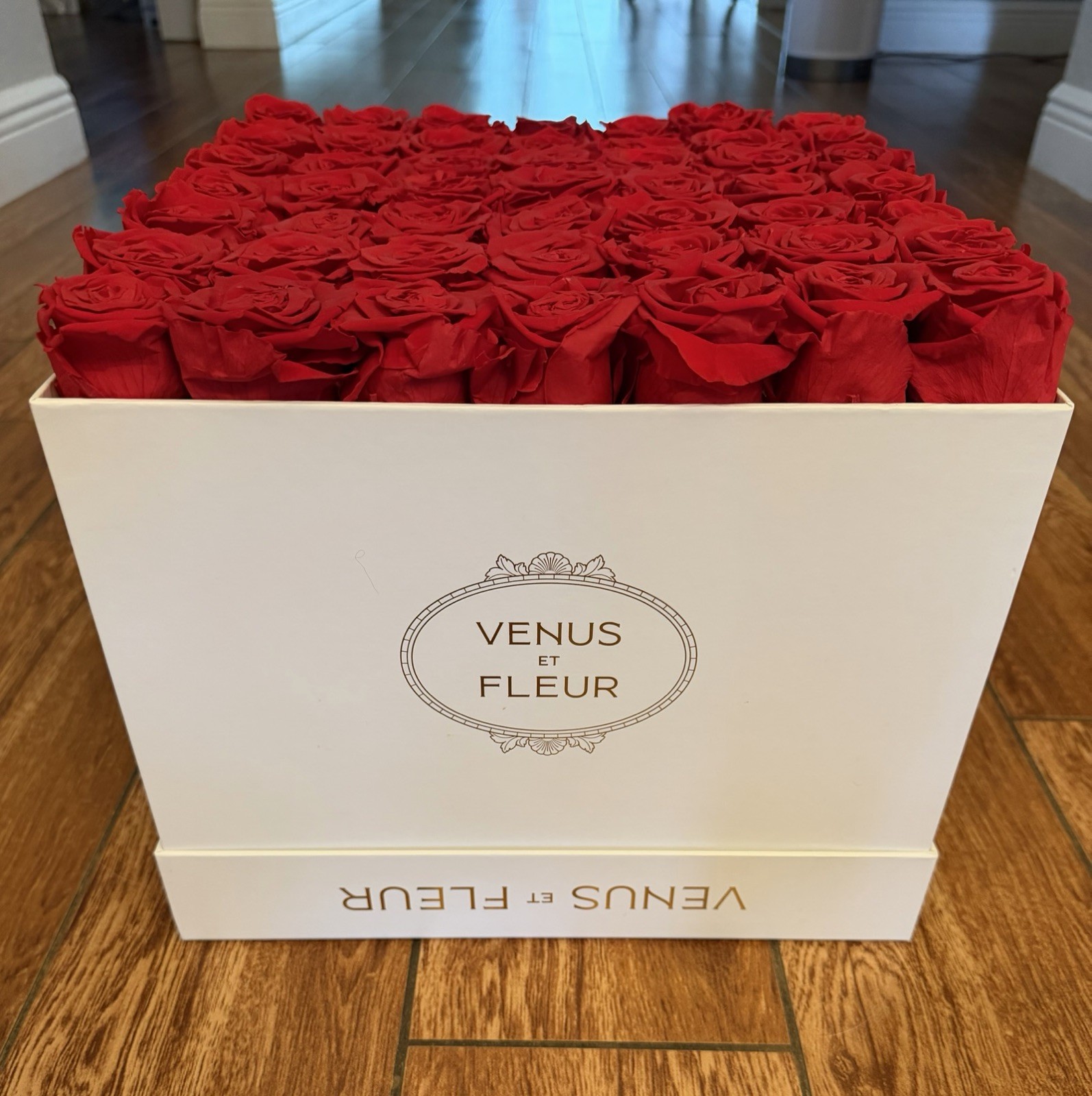 VENUS ET FLEUR Eternity Roses – Large Square- 49 Red Roses & White Box