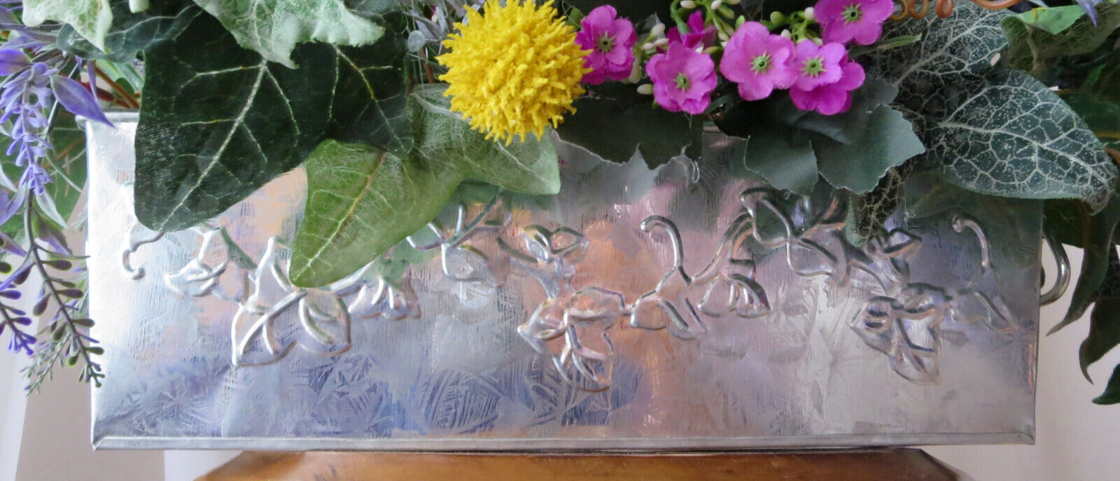 SPRING ARRANGEMENT ARTIFICIAL SILK/PLASTIC FLOWERS IN IRON CONTAINER 22″x14″ NEW
