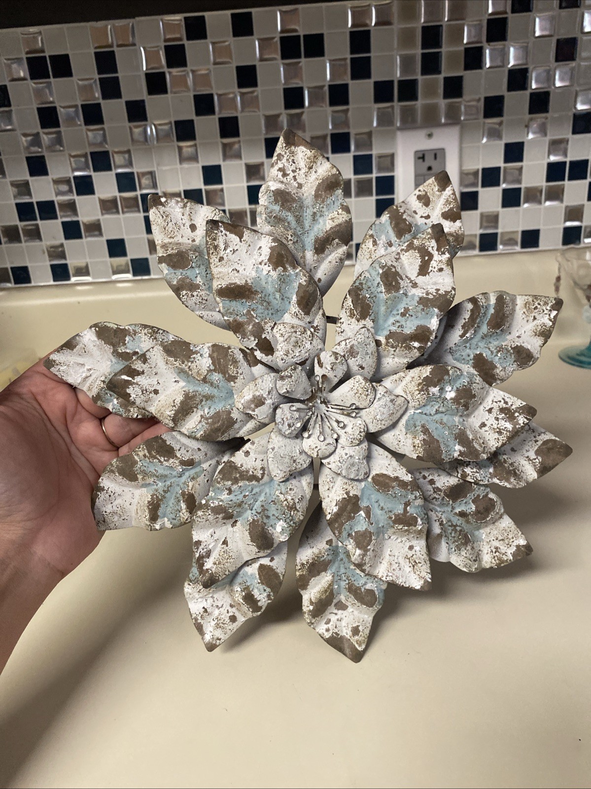 Shabby Chic Farmhouse Galvanized Distressed Metal Wood Flower Rustic Wall Decor