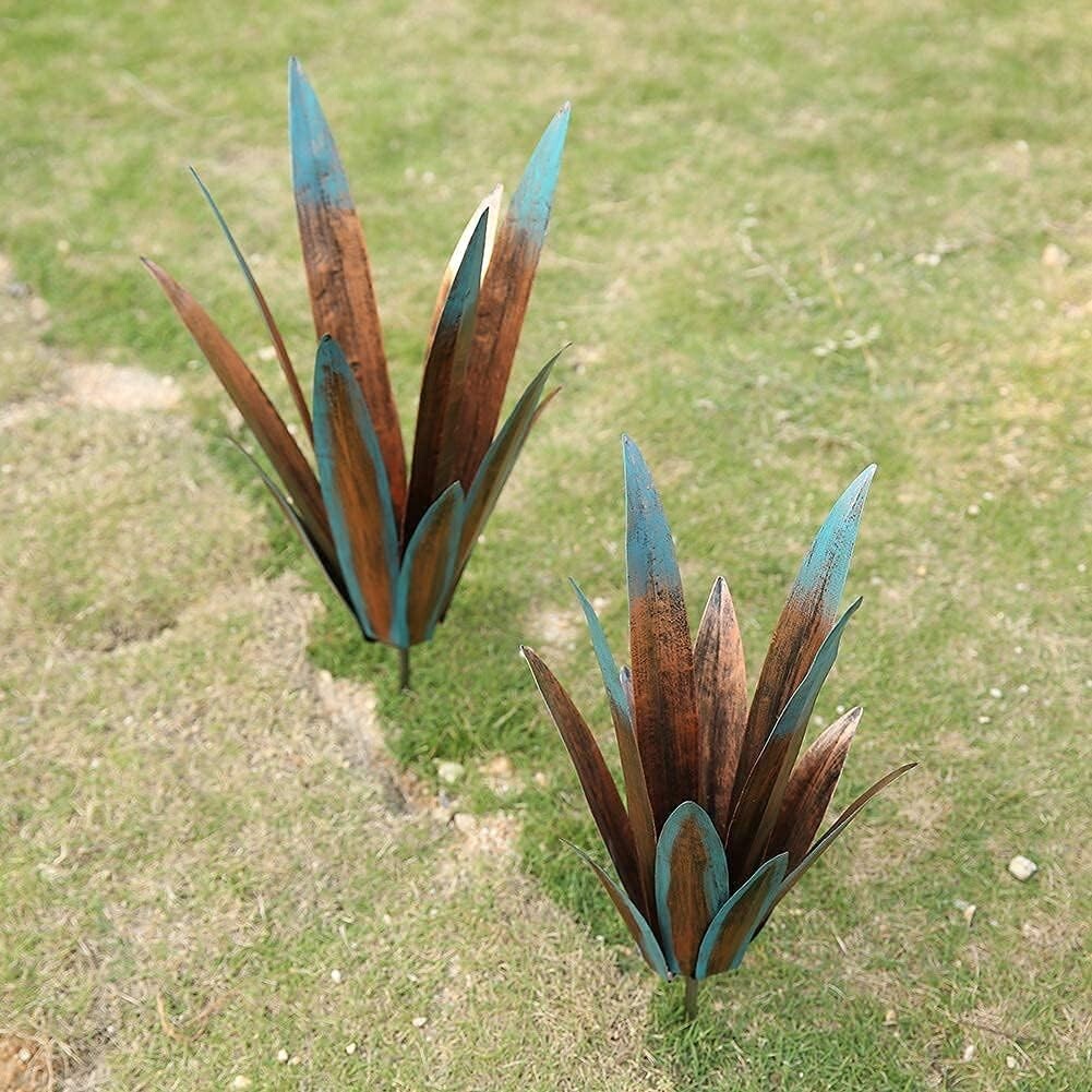 Hand-Painted 2pcs Metal Agave Plant Sculptures – DIY Rustic Home Yard Decor