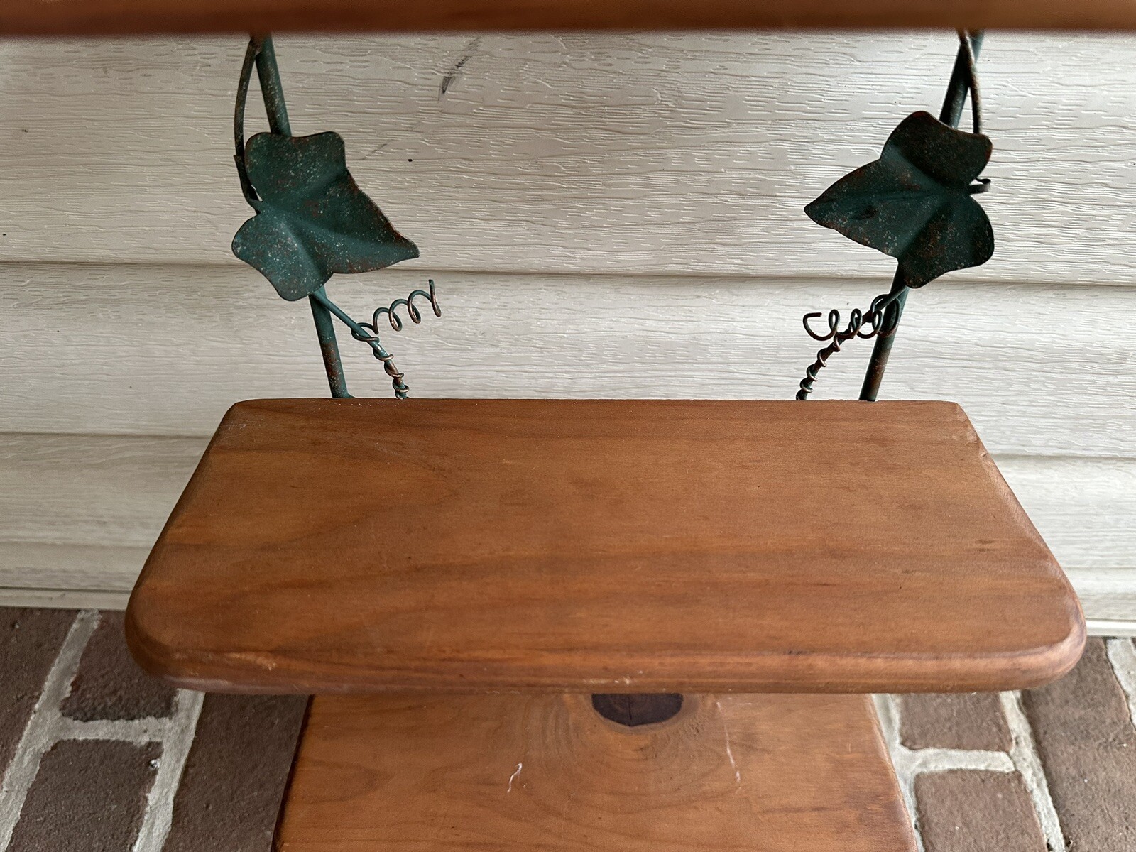 IVY WALL HANGING HOME DECOR METAL W/GOLD ACCENTS + SOLID WOOD BASE