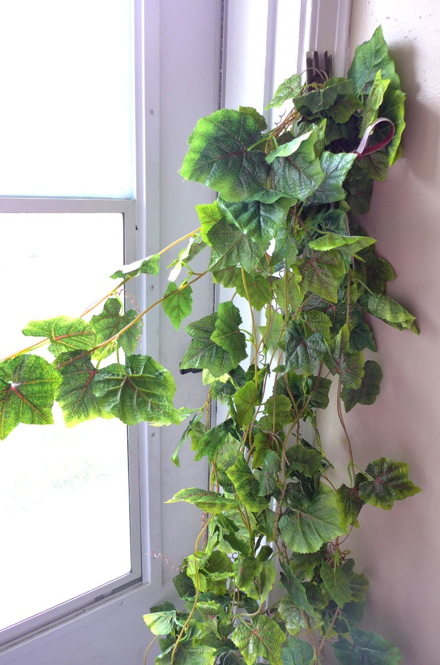 5 Pcs (90″ Each) Artificial Plants Ivy Grape Leaves Vine Hanging Decoration