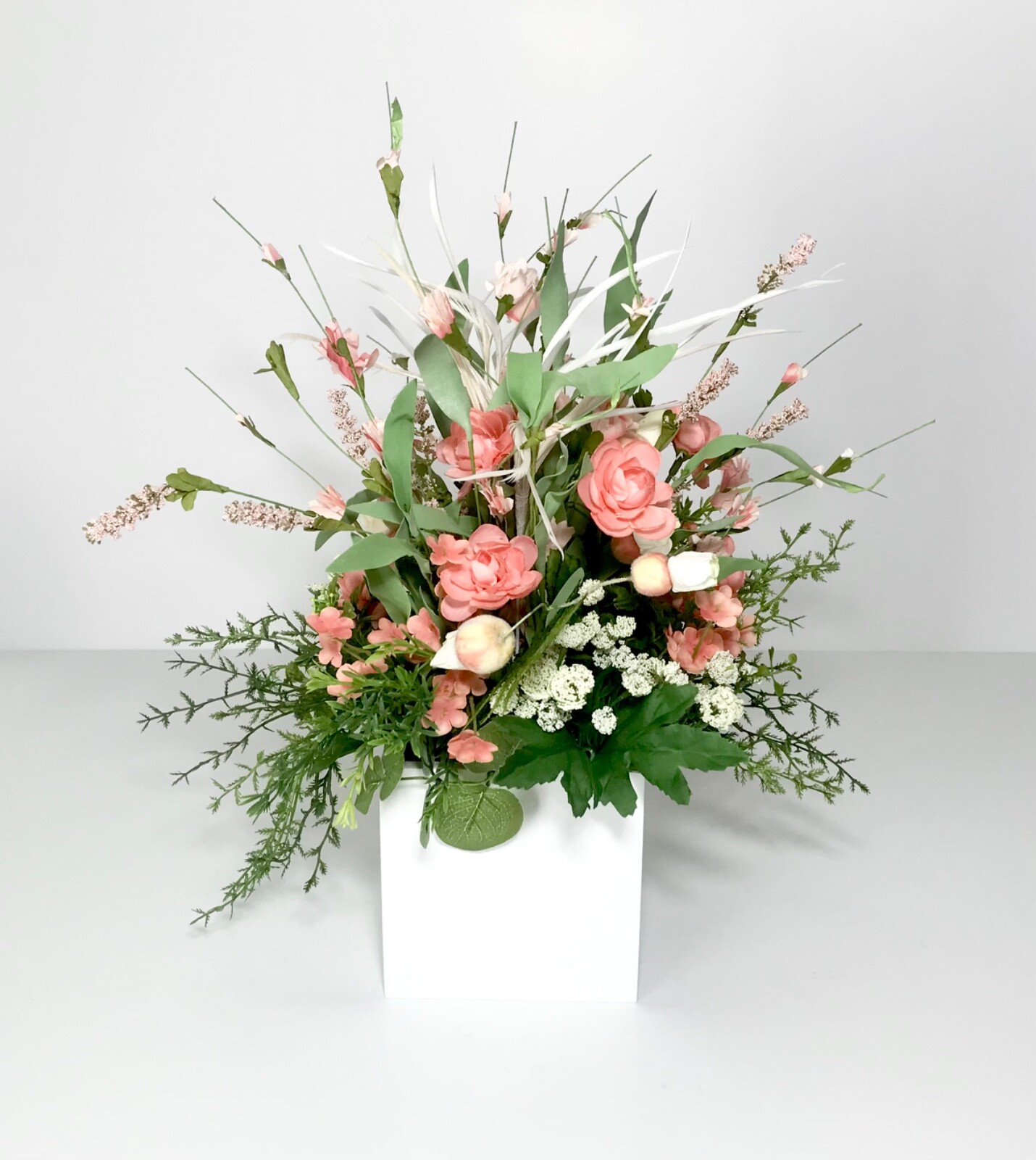 SUMMER PEACH PINK WHITE FLORAL ARRANGEMENT FLOWER CENTERPIECE HANDMADE GIFT NEW