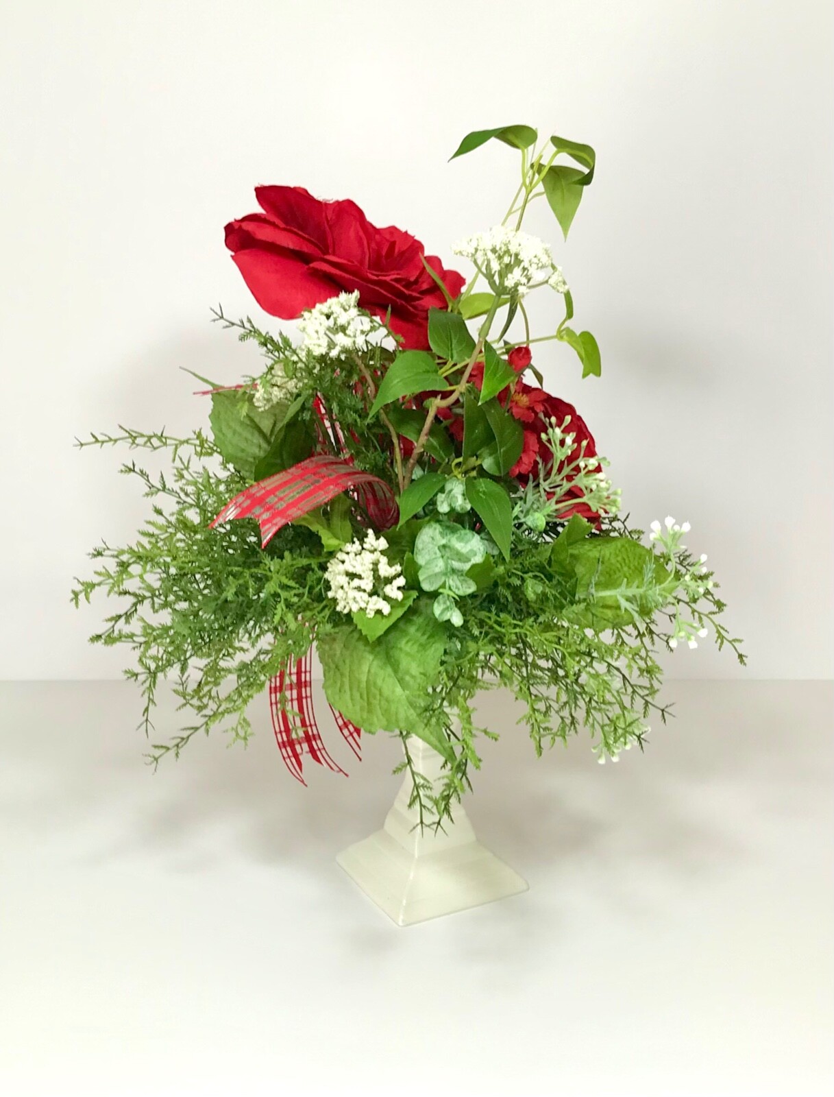 FLORAL MIKASA JAPAN CERAMIC WHITE CANDLESTICK RED FLOWER ARRANGEMENT ELEGANT