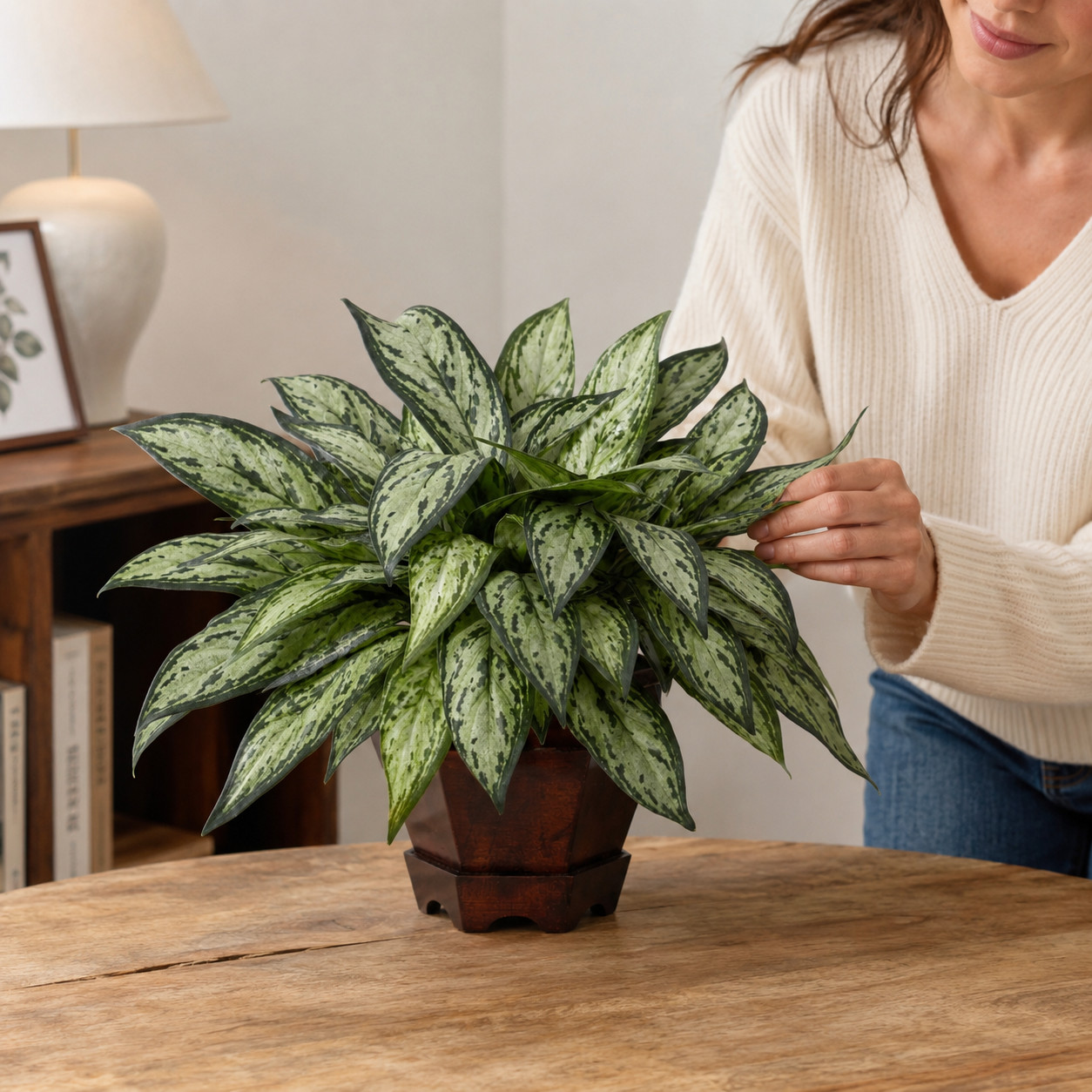 Triple Silver Queen w/Hexagon Vase