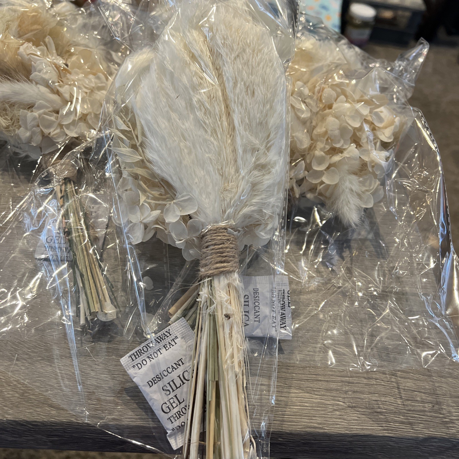 Mini Dried Flower Bouquet, 5 Pcs Pampas Grass Natural Wildflower w/ Stem