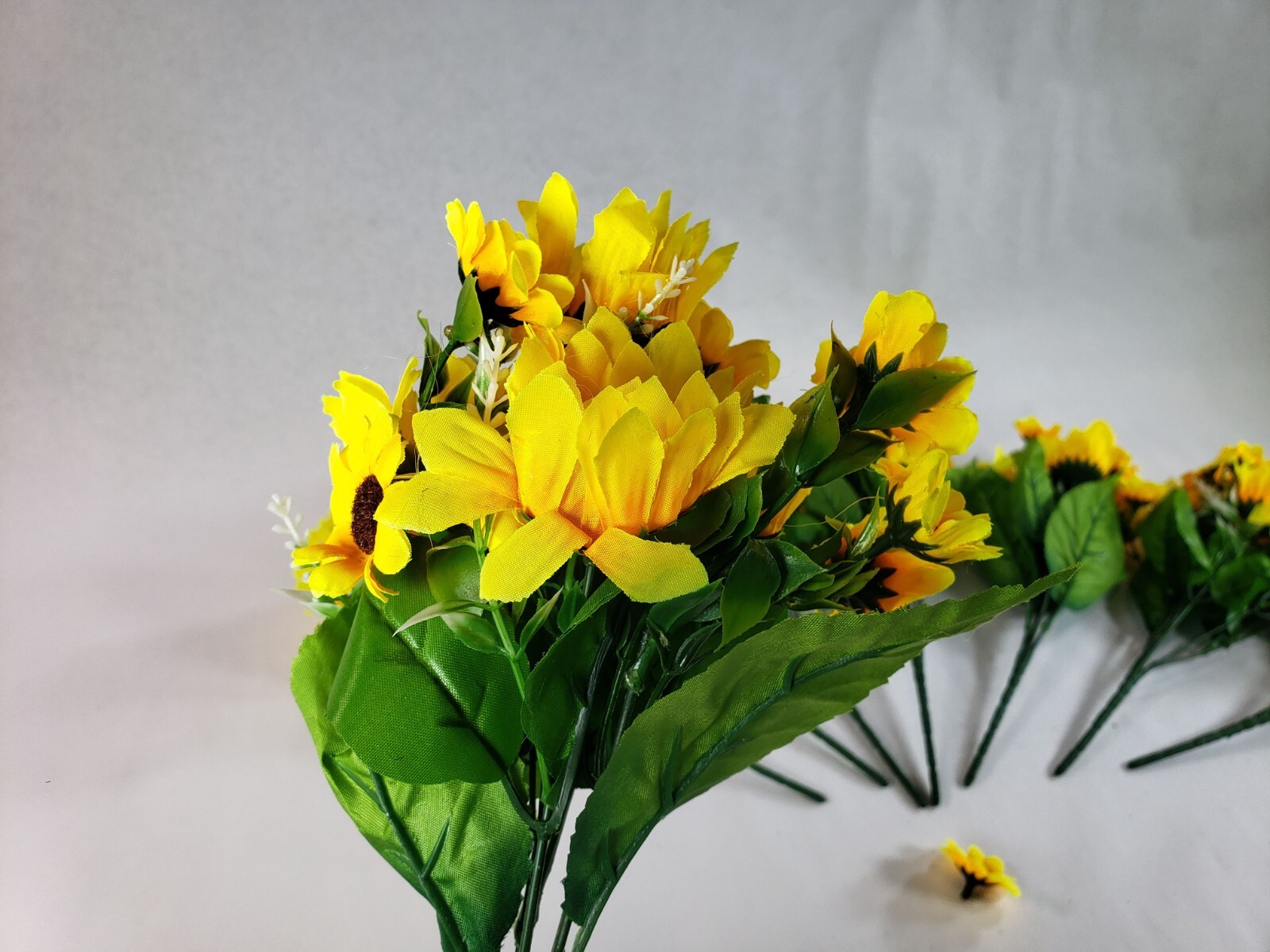 ZEYGLXC 8 Pack Artificial Sunflowers Bouquets with Stems 12″