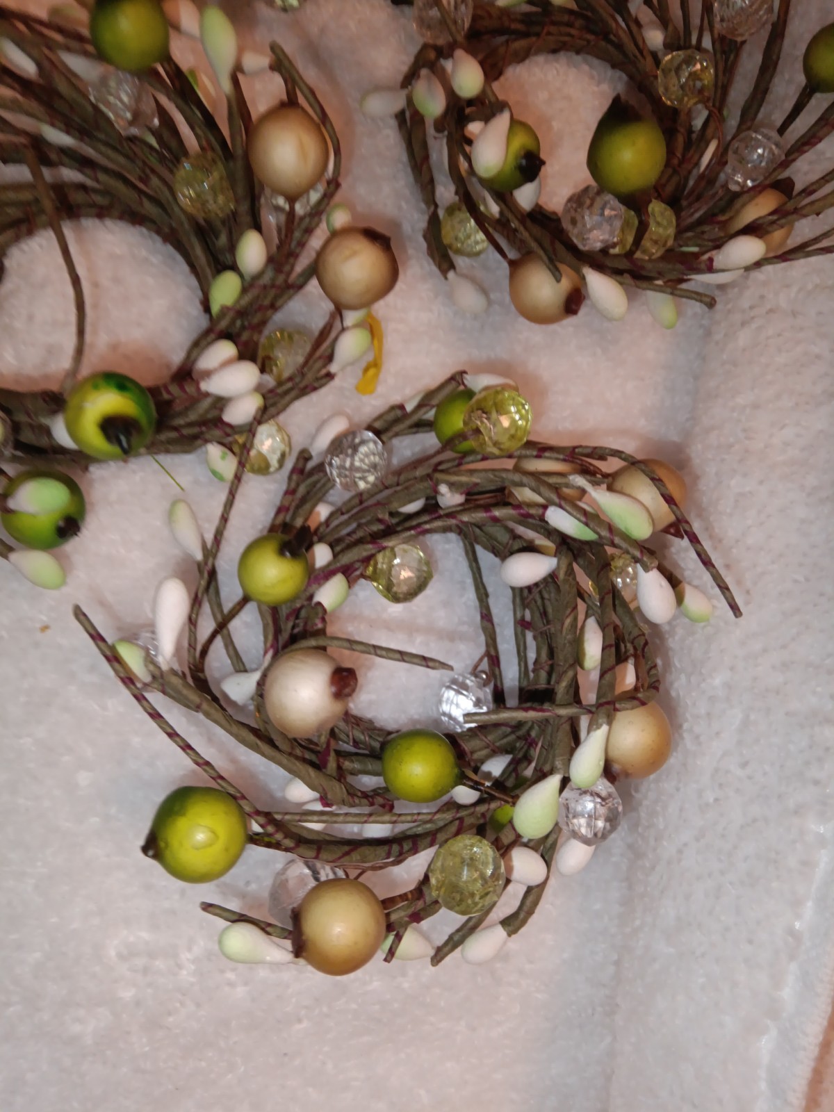 Set of 4 Pip Berry and Twig Taper Candle Rings – Green & Ivory
