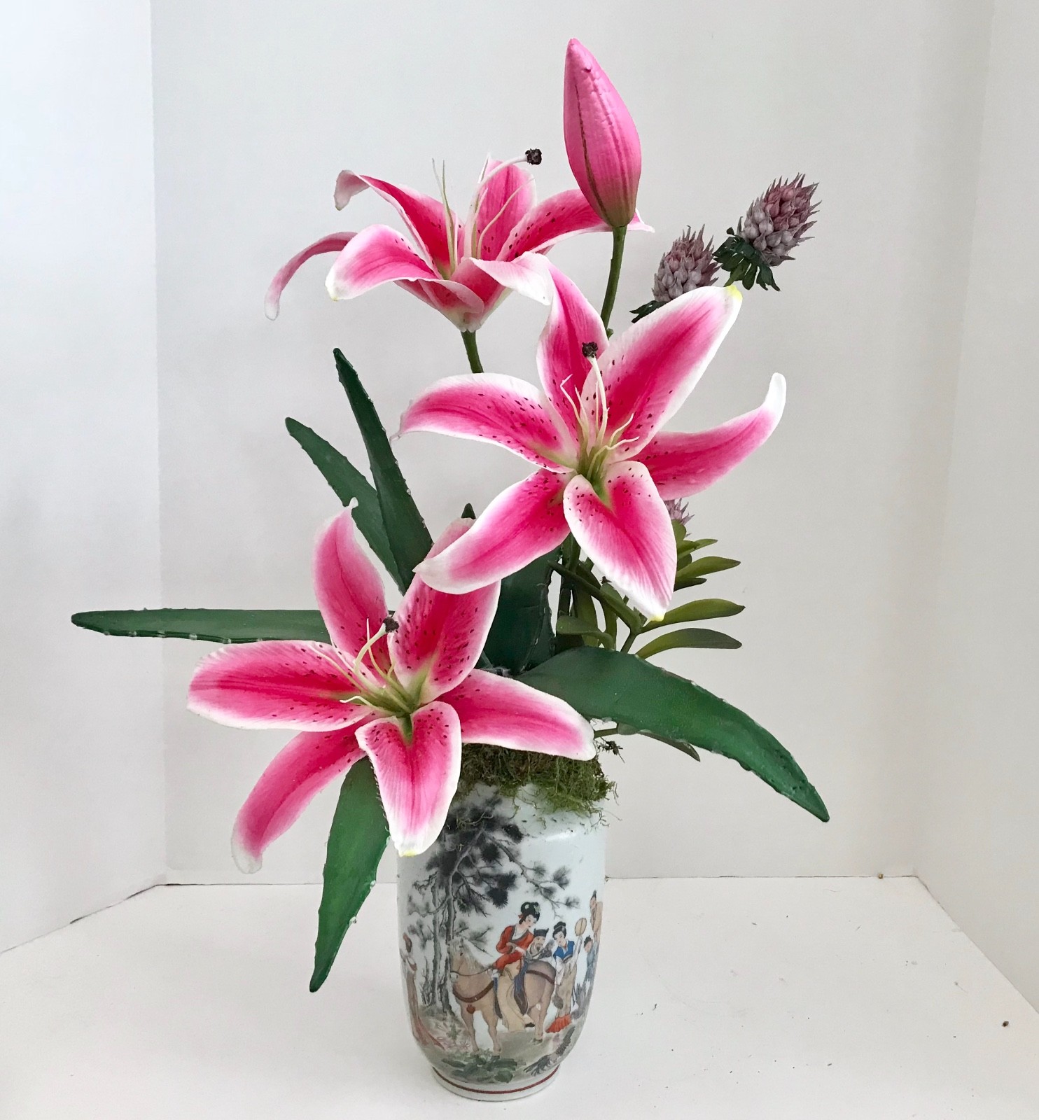 Floral Arrangement with Silk Premium Casablanca Lilys In a Toyo Geisha Vase