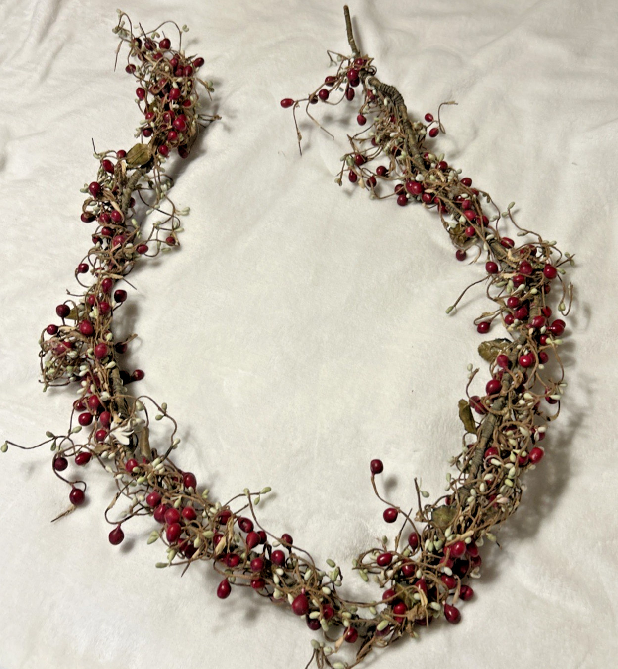 56″ Rustic RED PIP BERRY Pale Green /Cream Bud Window Shelf Garland Swag Vine