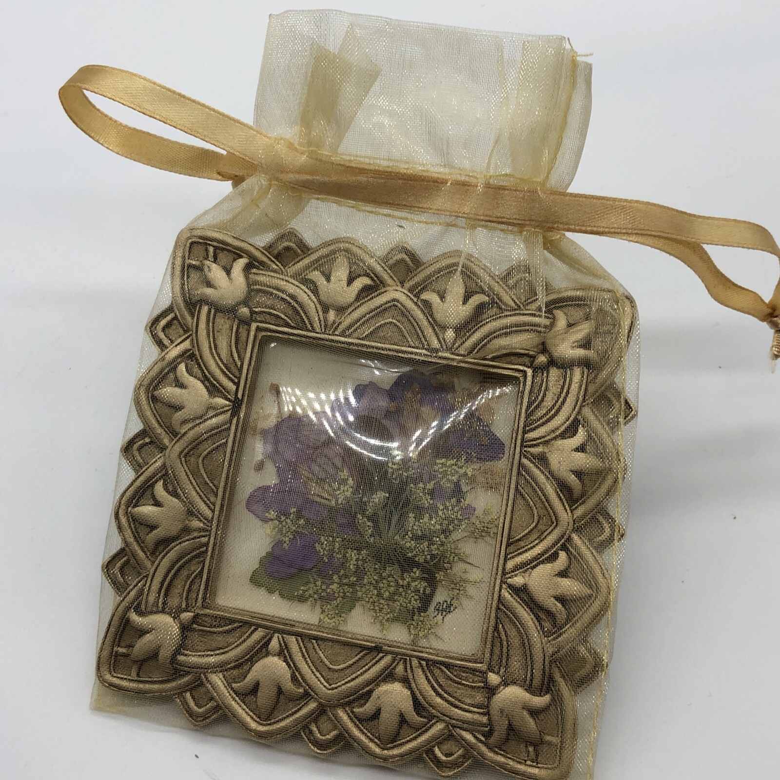 A UNIQUE Handmade FRAMED FLOWER Picture with Real Dried Flowers One-Of-A-Kind