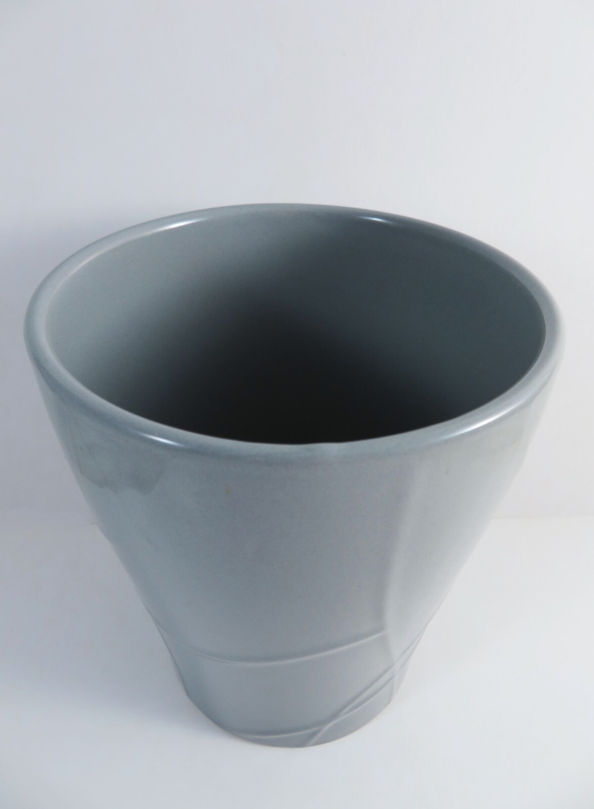 Ceramic Planter Curved Arc Lines Veined Exterior Gray Glossy Indoor 5.5 Inch