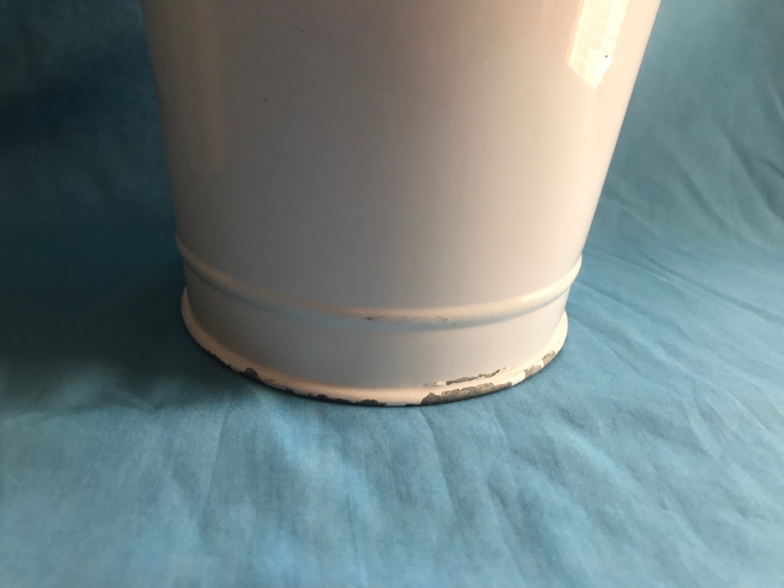 2 White & Beige / Tan Pre-Owned Shabby-Chic Metal Flower Stand Buckets / Vase