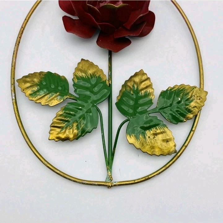 Vintage Red Rose Wreath metal wall place Made in Hong Kong