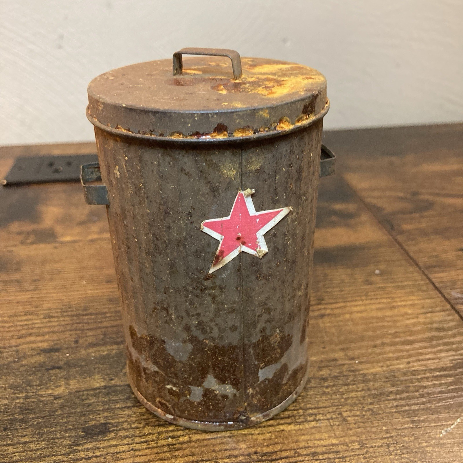 Vtg Mini Metal Trash Can Red Star Rustic Primitive Garden Decor Farmhouse 1:6 Sc