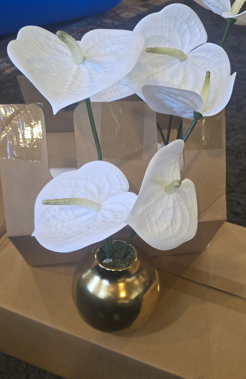 13065 Tabletop Arrangement Gold Vase With Beautiful White Lilly artificial New
