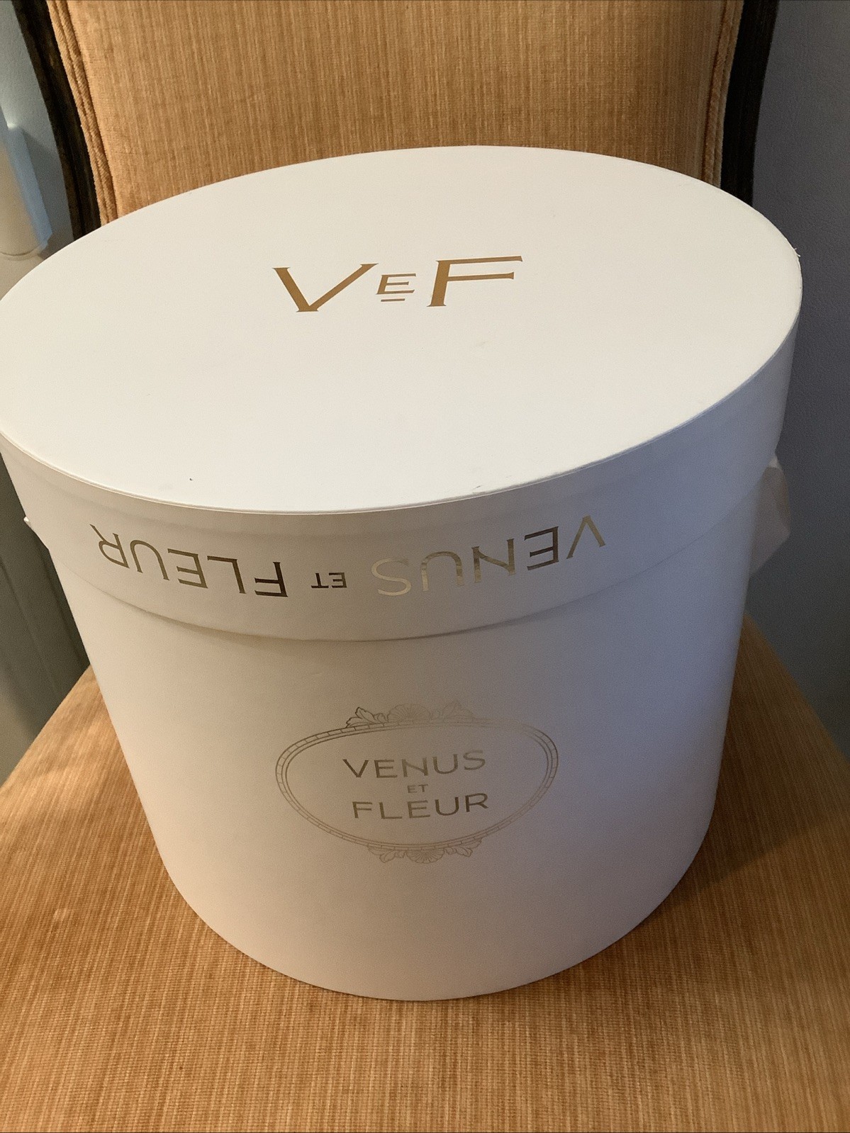Venus Et Fleur Large Round White Box 46 Red Eternity Preserved Roses Luxury