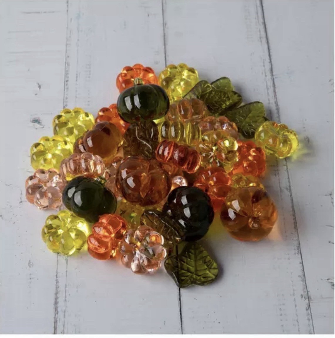 NEW ACRYLIC FALL PUMPKINS MAPLE LEAF SCATTER VASE FILLER 6.45 OZ BAG