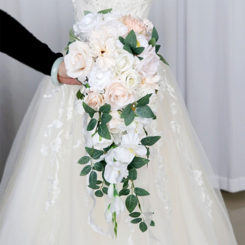 Handheld Artificial Rose Bridesmaids Bouquet for Birthday Anniversary Party