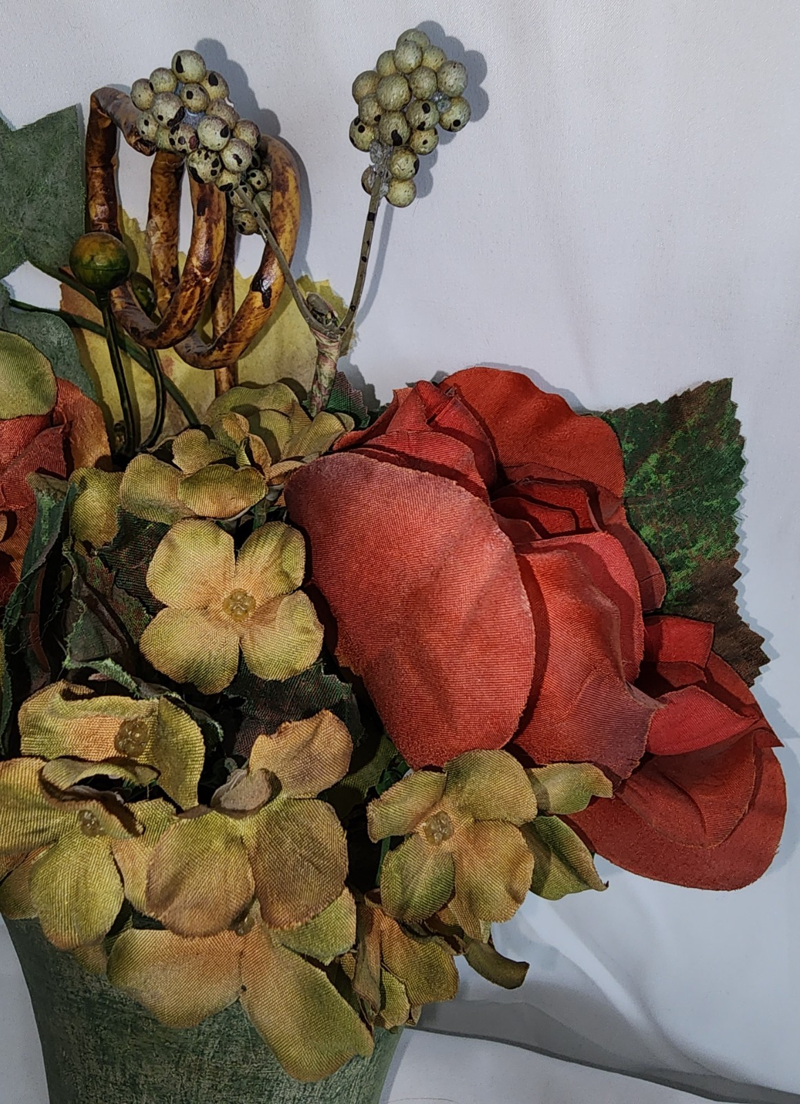 Hydrangea Rose Ivy Berries Bouquet Floral Green Pot Cottagecore Wall Hanging 12″