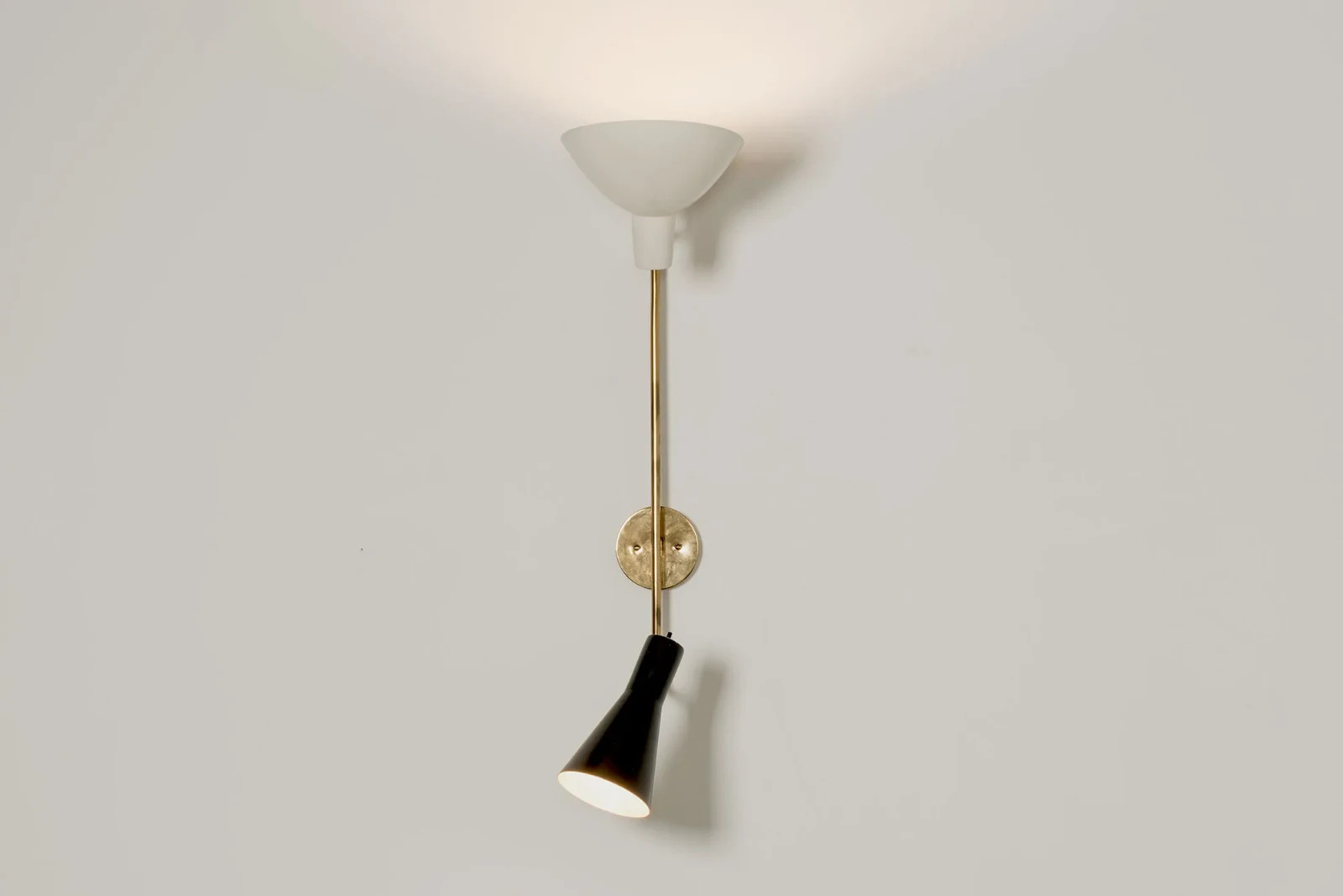 Gino Sarfatti and Vittoriano Viganò Wall light, model 199 (black and white versi