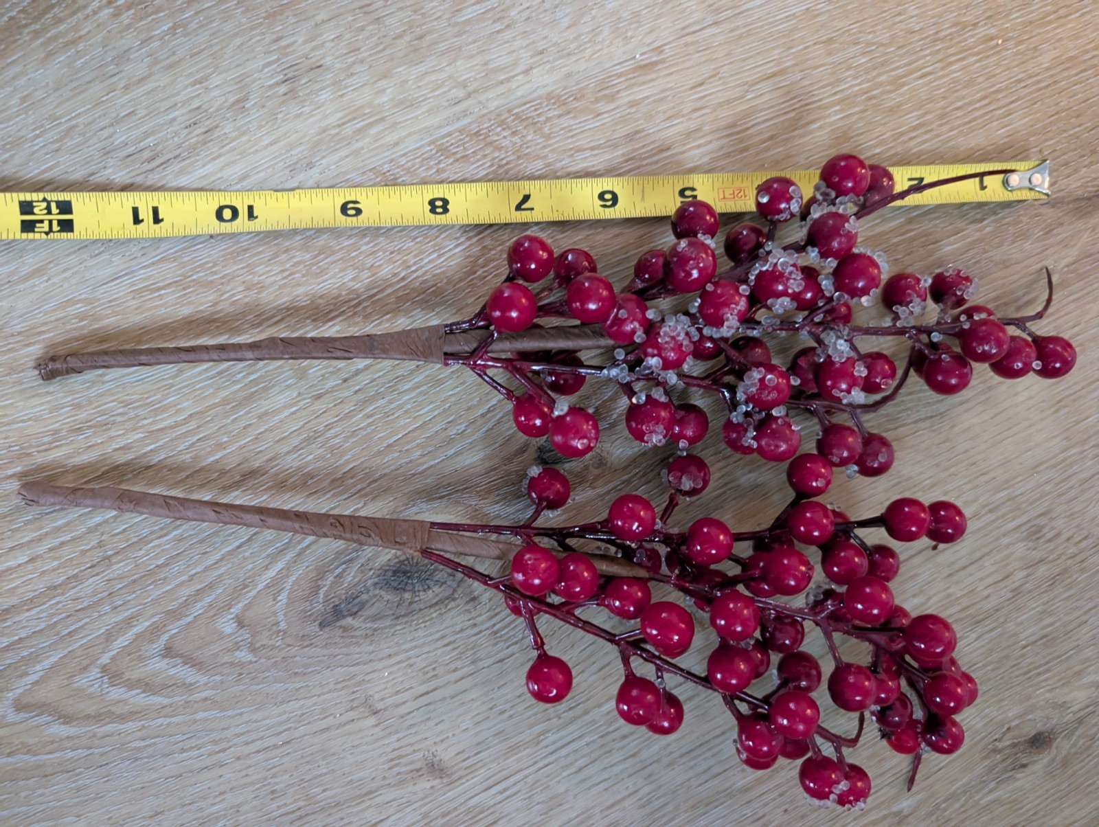 12Pcs Artificial Holly Berries Pinecones Gold Trim Rattan Star