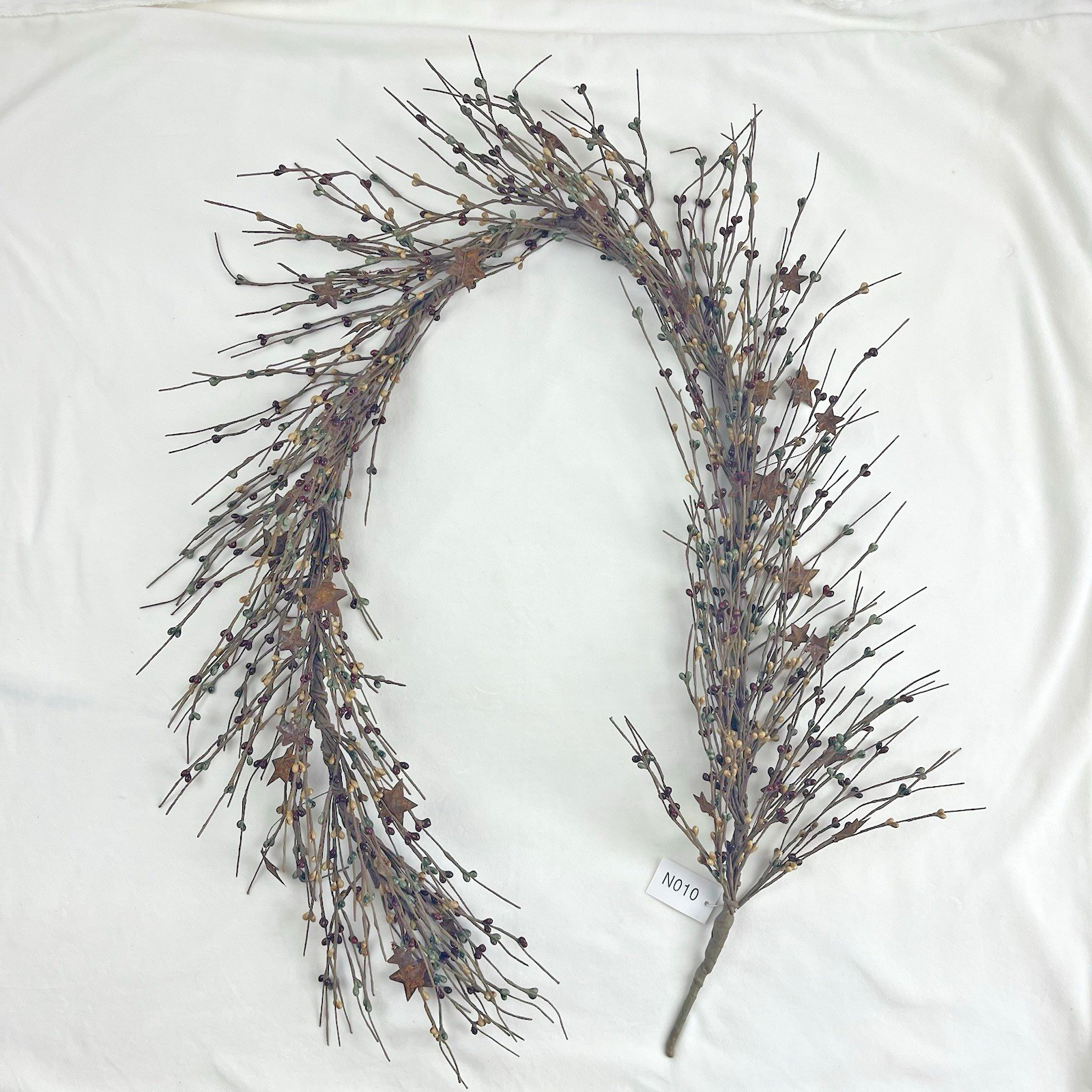 Primitive-Pip Berry Garland-58″- FULL Burgundy/Tan/Slate Blue w/ Rusty Stars