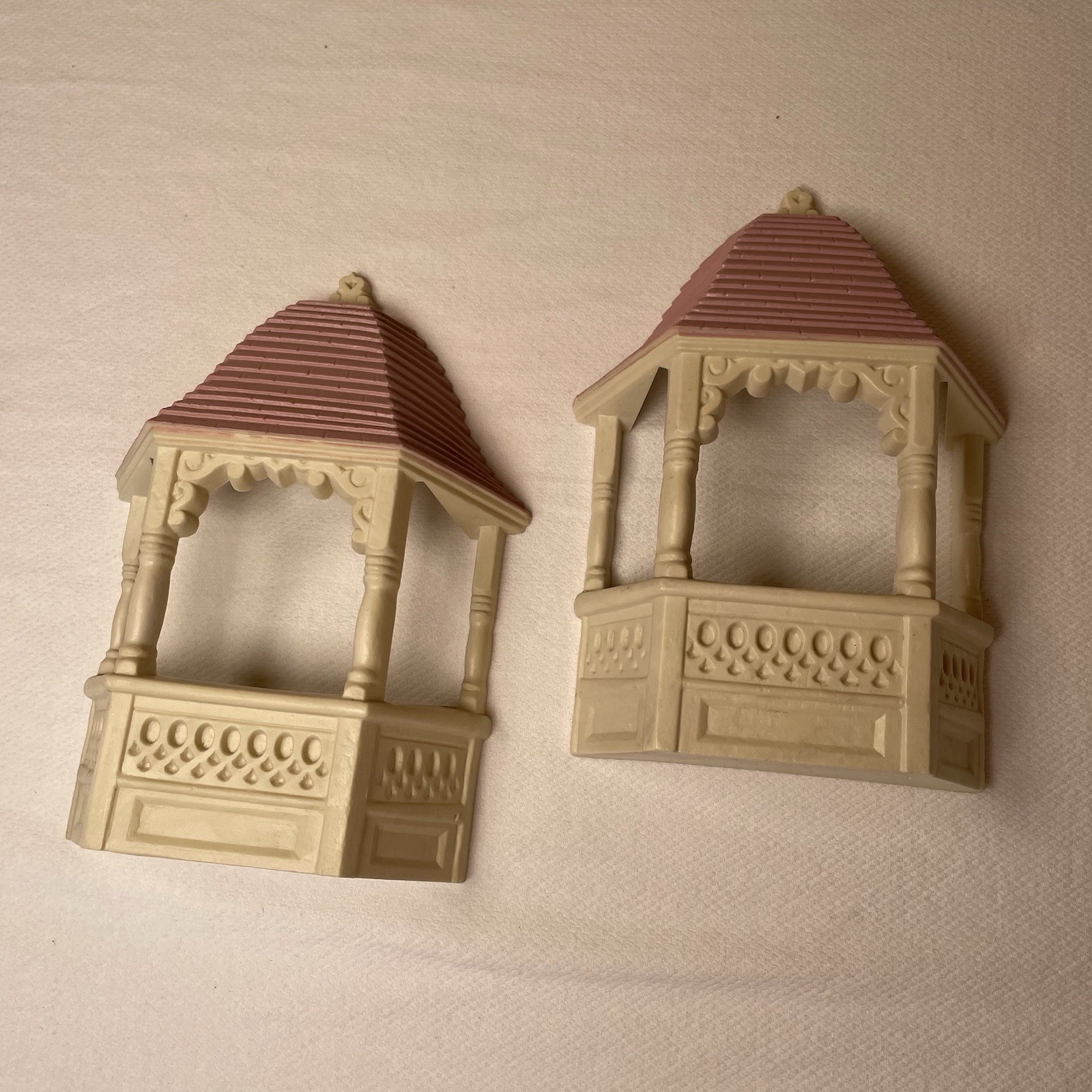 Retro Gazebo Wall Pockets Pair Vintage Cream Pink Plastic 70s Cottagecore Decor