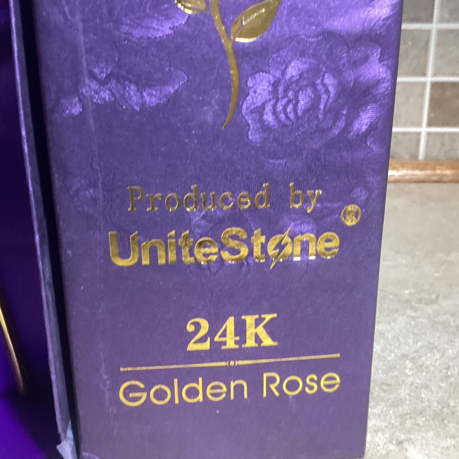 UniteStone 24kt Gold Foil Red Rose w/Gold Leaves 10″L, Lovely!