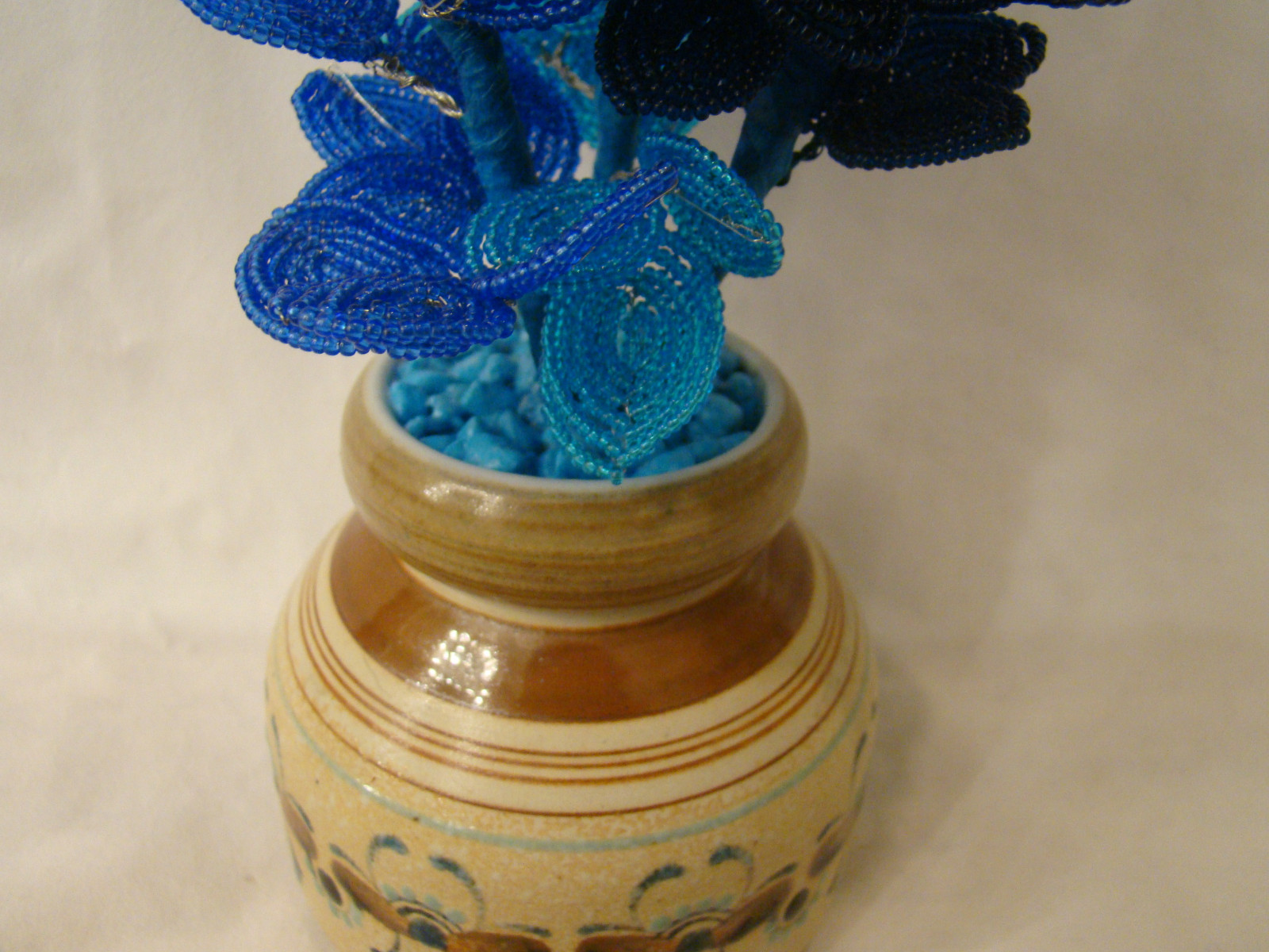 BLUE PRECOSIA SEED BEADED ROSES X 3 SET IN CERAMIC VASE HANDMADE IN AUSTRALIA