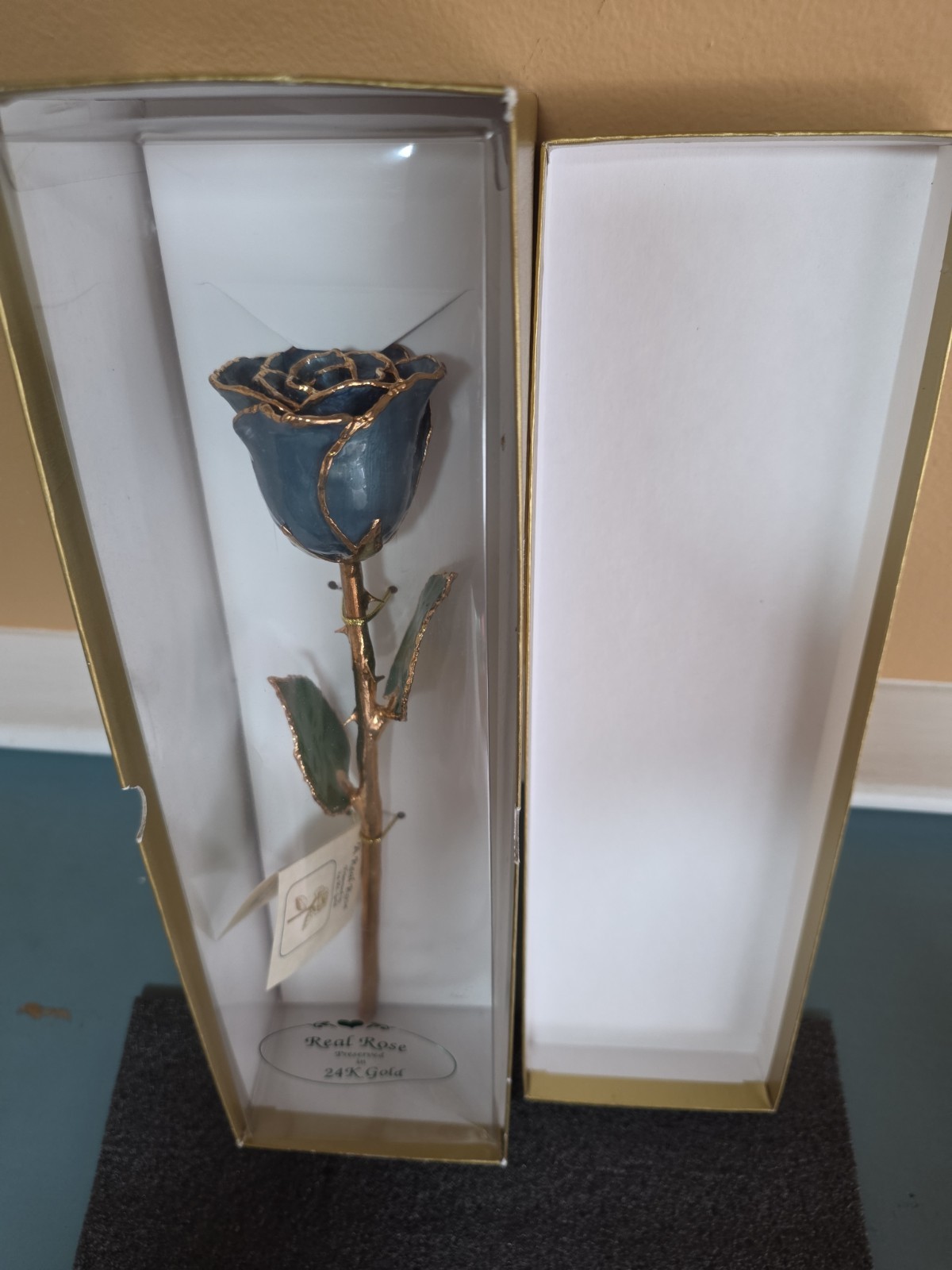 LIVING GOLD REAL NAVY ROSE PRESERVED & Dipped IN 24K GOLD. NEW IN BOX