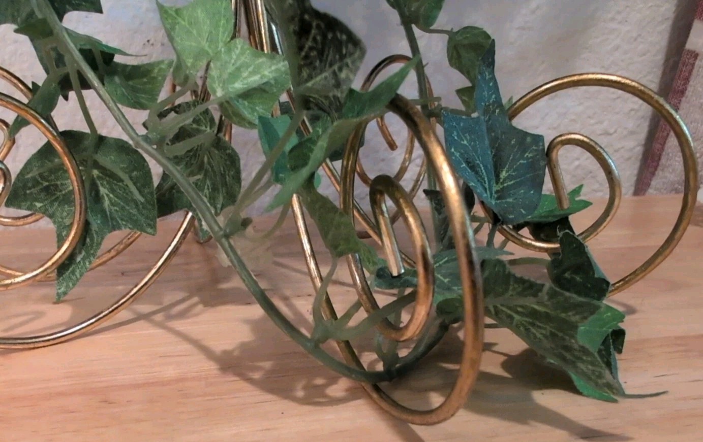 Vtg Artificial Rose & Ivy Vine Flower Arrangement/Brass Toned Metal Stand 20×10