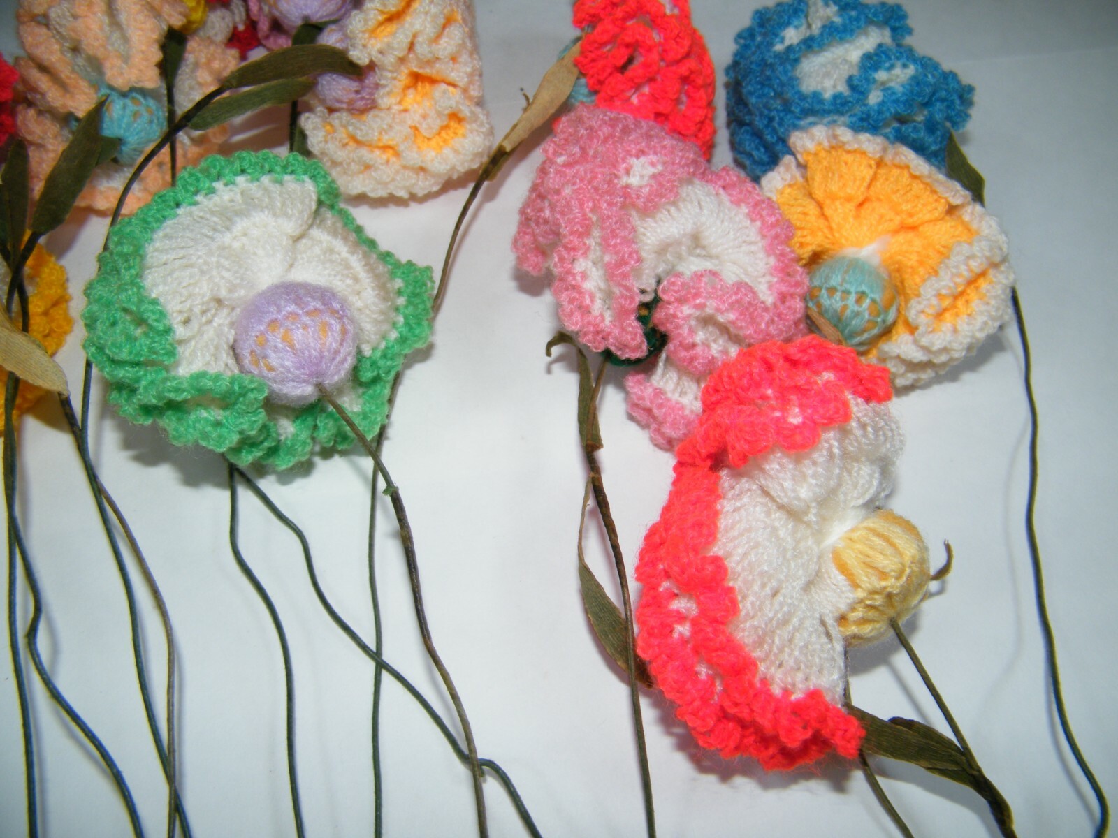 (12) HAND CROCHETED FLOWERS FLOWER BOUQUET WIRE STEMS