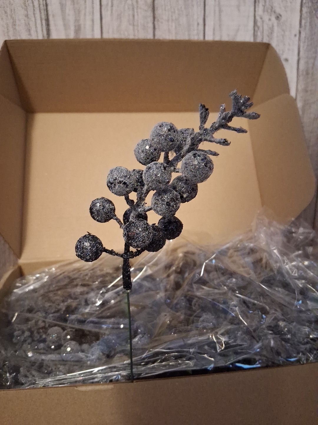 50pcs Christmas Glitter Berry Stems 8.6″ Artificial Halloween Pick Black