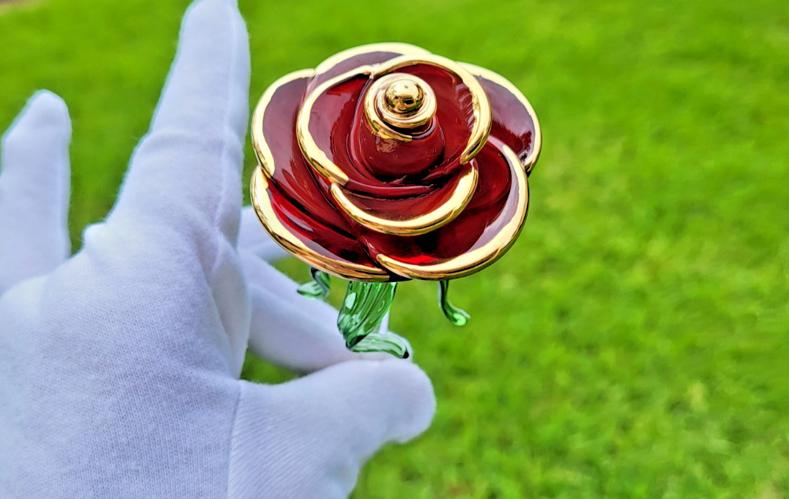 Art Glass Long 11.5″ Single Red Rose w Gold Trim Petals Clear Stem Green Thorns