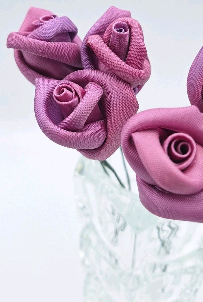 VTG Handmade Satin Ribbon Rose Bud Flower Bouquet Flexible Wire Stem Purple 8Pcs