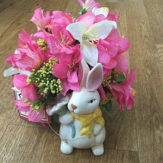 Michael’s Easter/Spring Ceramic Bunny Planter Pink Silk Floral Arrangement NWT