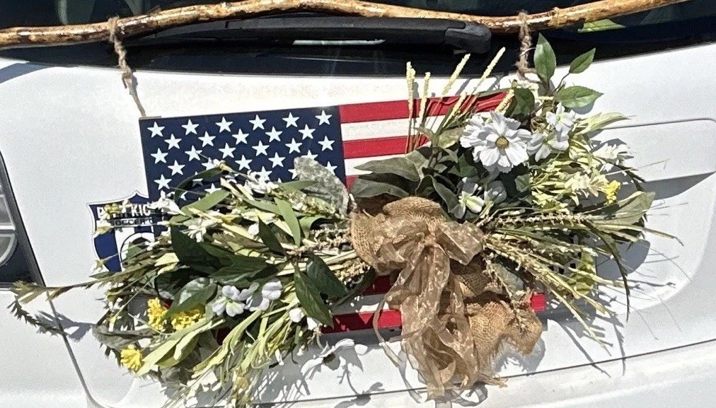 Handmade Patriotic floral Wall Hanging Decor, burlap & wood, artificial flowers.