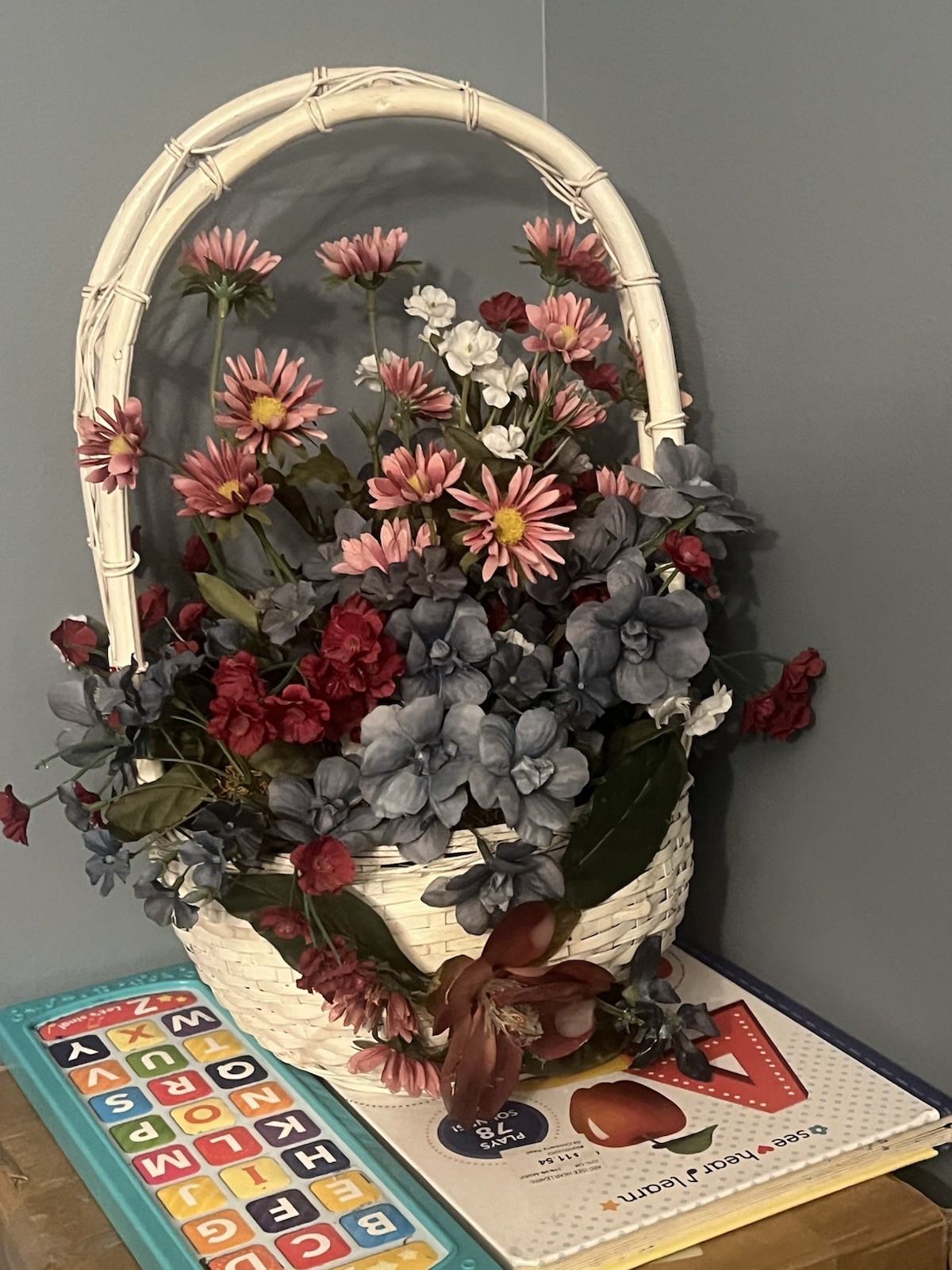 Artificial Multicolor Daisy Hydrangea Flower Basket Wicker Arrangement