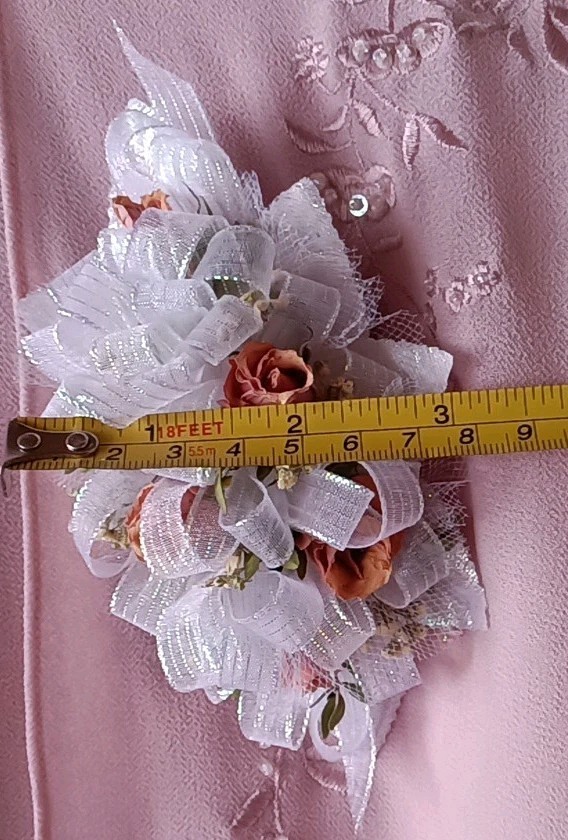 Vintage 5-1″ Roses,Babys Breath & Ribbon Near Perfect Dried Condition Corsage