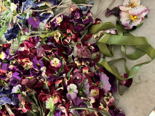 LOT Artificial Small Flower Joblot Mix Floral Craft Flowers Multicoloured G21