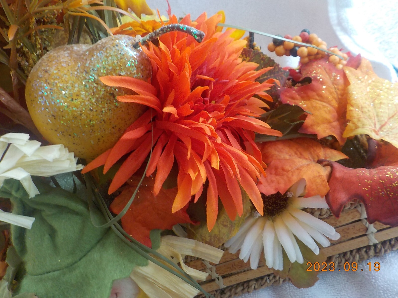 Fall Thanksgiving artificial centerpiece Floral arrangement plus leaf garland