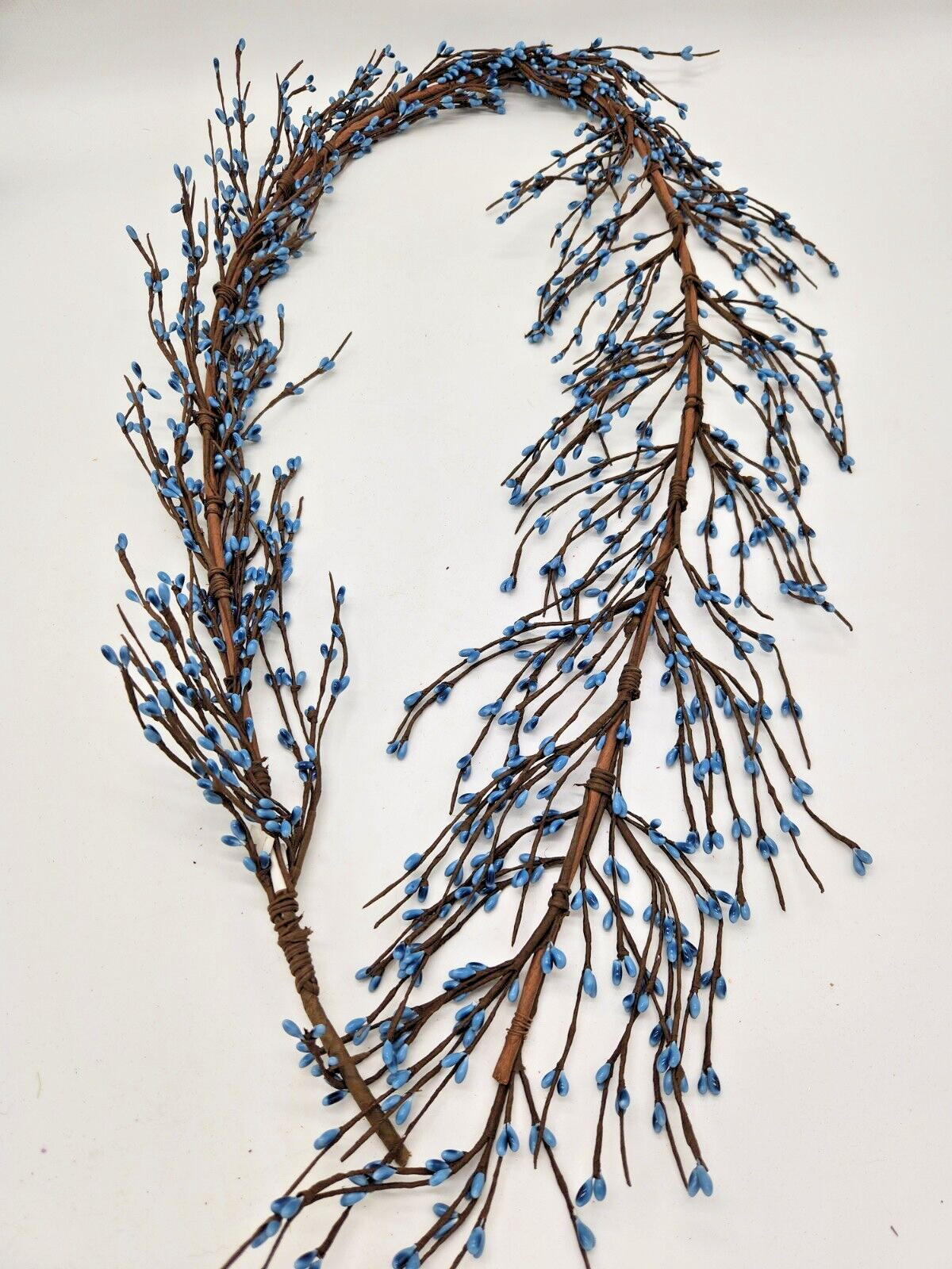 EV-C7 Pip Berry Garland in Country Blue Color