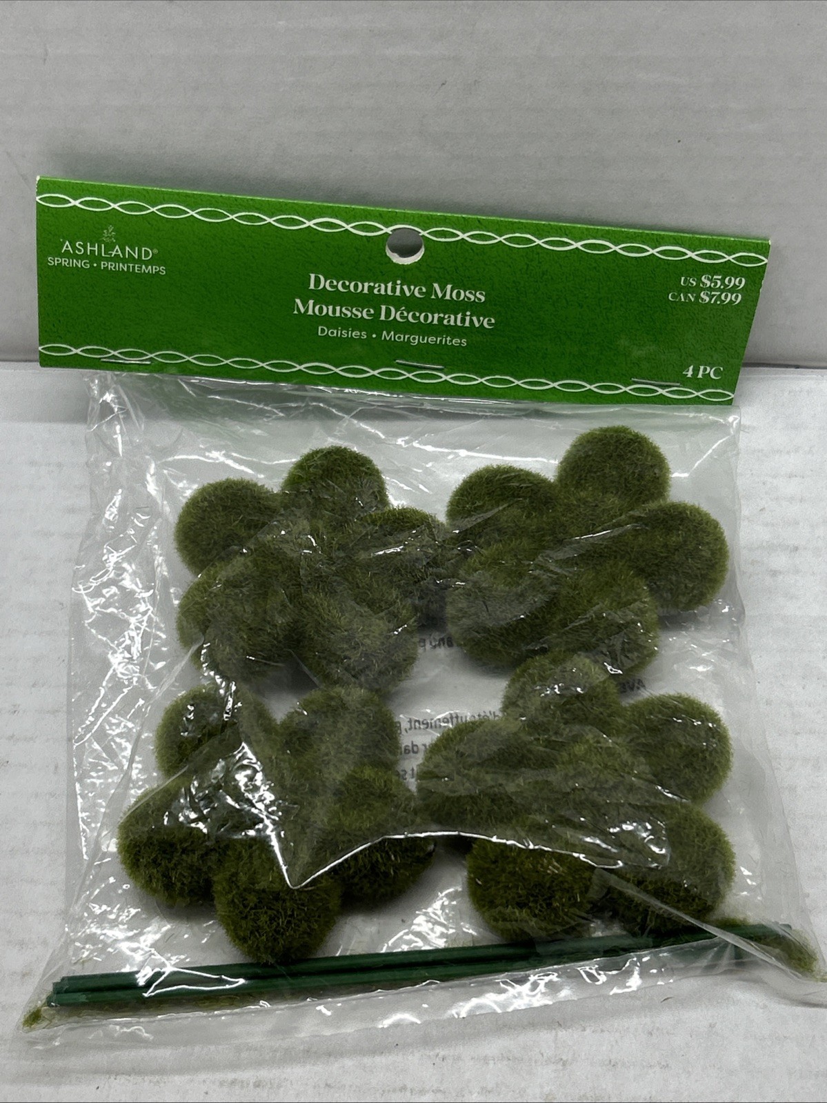 Decorative Moss Daisies – Ashland 4 Pieces (1 Pack) NEW