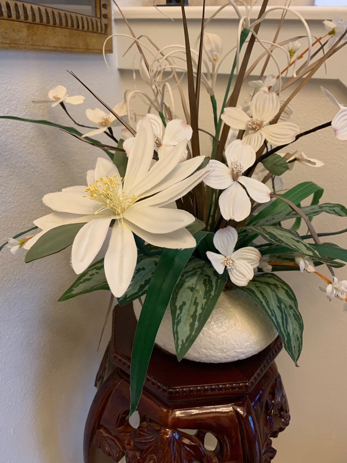 Floral Arrangement Epiphyllum Dogwood Silk flowers Tabl Centerpiece Ceramic Vase