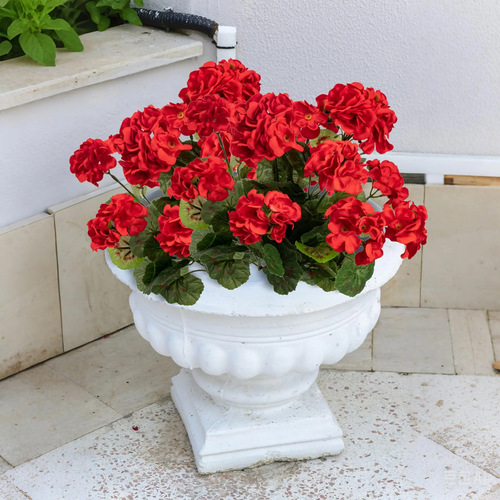 2/4Pcs Artificial Flowers Faux Geranium UV Resistant Fake Flower for Planter Out